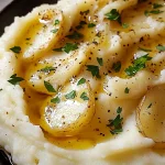 Delicious Roasted Garlic Mashed Potatoes Recipe with Balsamic Twist