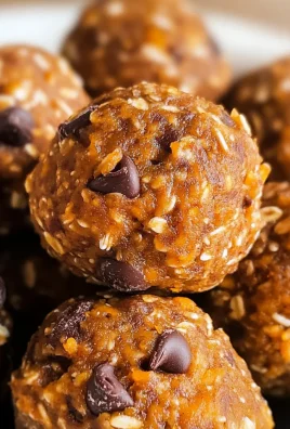 Pumpkin Spice Protein Balls (No-Bake Healthy Bites)